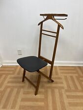 Usado, SILLA MAYORDOMO VALET VINTAGE armario madera vinilo marrón mediados siglo moderno retro 60 segunda mano  Embacar hacia Argentina