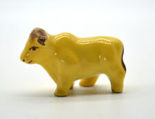 Bezerro Cow Bull (???) Estatueta de cerâmica amarela dourada 4” de comprimento 2-1/4” de altura D-11 comprar usado  Enviando para Brazil