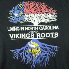 Camiseta Hanes Living in North Carolina con Raíces Vikingas Minnesota Vikings Grande segunda mano  Embacar hacia Argentina
