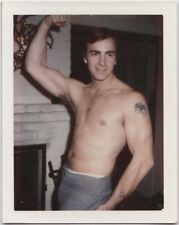 Shirtless Guy Flexing Biceps, Polaroid Vintage, Gay dos anos 1960, tatuagem, beefcake OOAK comprar usado  Enviando para Brazil