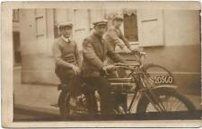 Motocicleta, bicicleta, dois homens viajando em uma motocicleta tipo antigo, foto antiga peça., usado comprar usado  Enviando para Brazil