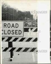 1972 Press Photo placas "Estrada fechada" durante a construção de rodovia, Carolina do Norte comprar usado  Enviando para Brazil