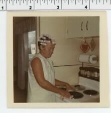 Foto Antigua Década de 1960/ama de casa en Cabello Rulos olvida toallas sobre Estufa es estúpido segunda mano  Embacar hacia Spain