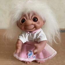 Thomas Dam Troll Doll 1977 Różowa spódnica Pies Białe włosy Kokarda Made In Denmark Vintage na sprzedaż  Wysyłka do Poland