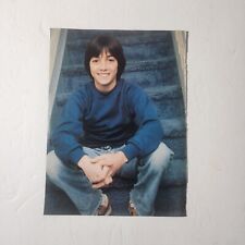 Usado, Young Scott Baio sentado en escaleras vintage pinup recorte 8x10.5 segunda mano  Embacar hacia Argentina