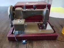 Máquina de costura elétrica vintage Sew Rite modelo 100 com estojo vermelho funciona muito bem!! comprar usado  Enviando para Brazil