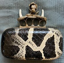 McQueen-esque Skull Knuckle Box Clutch pele de cobra com cobra dourada e chifres em excelente estado usado, usado comprar usado  Enviando para Brazil