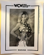 Foto autógrafa firmada por Madusa WCW 8x10 lucha libre WWF WWE segunda mano  Embacar hacia Argentina