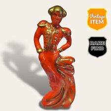 Estatuilla vintage de matador/torero de cerámica roja y dorada de mediados de siglo MCM segunda mano  Embacar hacia Argentina