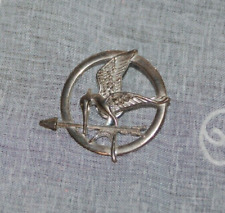 Broche de metal prata Hunger Games Mockingjay para fãs de pássaros canoros e cobras jaqueta jeans comprar usado  Enviando para Brazil