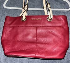 Usado, Bolsa de ombro Michael Kors couro seixo vermelho (4) bolsos externos - marca de caneta comprar usado  Enviando para Brazil