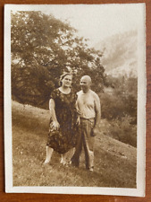 Usado, Cara bonito com uma garota no campo. Foto vintage comprar usado  Enviando para Brazil