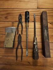 Lote de herramientas vintage EE. UU. Alicates Destornillador de madera Hacha nivel Crest Bridgeport, usado segunda mano  Embacar hacia Mexico