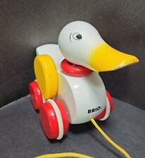 Brio Pull Along Wooden Duck Baby toy white yellow wings red wheels wood bird car myynnissä  Leverans till Finland