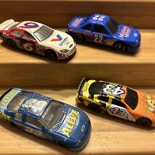 Lote de 4 autos diecast, NASCAR, Maxwell House, Cheerios, Aleve, Valvoline segunda mano  Embacar hacia Argentina