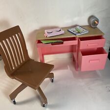 Mesa e cadeira para professores escolares Our Generation Furniture compatível com boneca American Girl 18" comprar usado  Enviando para Brazil