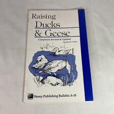 Raising Ducks & Geese por John M. Vivian - PB comprar usado  Enviando para Brazil