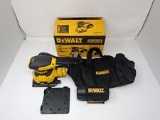 Kit de lixadeira Dewalt DWE6411K 2.3 amp 1/4 folha acabamento palma | Exibição na loja nova comprar usado  Enviando para Brazil