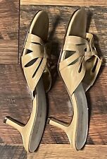 Sandálias Bandolino tamanho 8M couro bege salto curto gatinho slip-on bronzeado fofo comprar usado  Enviando para Brazil