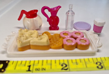 Lote de acessórios para casa de bonecas ~ COZINHA bandeja de comida para piscina jarro de café Barbie comprar usado  Enviando para Brazil
