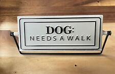 Perro de metal necesita un paseo/perro paseado ✔️ Decoración blanco y negro letrero decoración placa segunda mano  Embacar hacia Argentina
