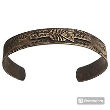 Usado, Antiga pulseira de prata esterlina tribal de prata esterlina com selos de flecha de cobra nativa americana Navajo comprar usado  Enviando para Brazil