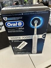 Escova de dentes recarregável Oral-B SmartSeries 7000 Bluetooth SmartGuide - Branca comprar usado  Enviando para Brazil