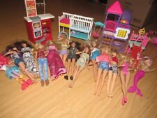 Lote de juegos de muñecas Barbie patio de recreo cuna cocina y accesorios segunda mano  Embacar hacia Argentina