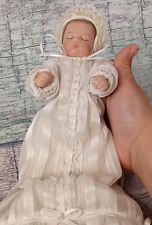 "Muñeca bebé durmiente de colección con vestido de encaje - botas Tyner década de 1990" de porcelana segunda mano  Embacar hacia Argentina