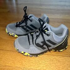 Adidas - Sapatos de caminhada ao ar livre Terrex meninos/crianças - Cinza - Tamanho 11 K 11K - $40 comprar usado  Enviando para Brazil