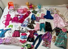 Lote de ropa y accesorios para Barbie segunda mano  Embacar hacia Mexico