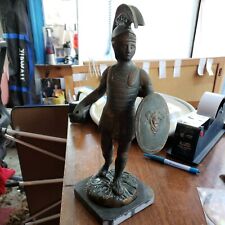 Escultura de soldado romano de bronce con escudo - escultura  segunda mano  Embacar hacia Argentina
