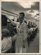 1964 Press Photo operadora de telefonia chefe de Houston, Sra. Alma Robins comprar usado  Enviando para Brazil