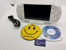 Sistema Sony PSP 2000 branco pérola com carregador [sem região] importado do Japão bom comprar usado  Enviando para Brazil