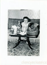 Cesta de Páscoa 1950 menina chocolate coelho e ovos comprar usado  Enviando para Brazil