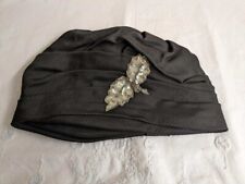 Antigo chapéu estilo turbante design plissado de pano preto com design de lantejoulas. comprar usado  Enviando para Brazil