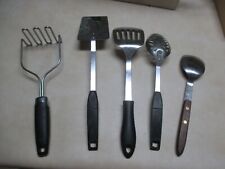 Juego de 5 herramientas de cocina puré de patatas/2 cucharas/2 torneadores de huevos usados segunda mano  Embacar hacia Argentina