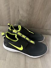 Usado, Talla 5.5 (GS) - Nike Flex Runner Bajo Humo Gris Voltio segunda mano  Embacar hacia Argentina