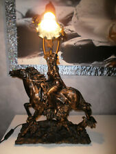 Lampada con statua usato  Roma