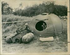 Uma tenda Igloo demonstrada na Red Lion Court é... - Fotografia vintage 1242629 comprar usado  Enviando para Brazil