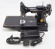 Máquina de costura elétrica portátil vintage Singer 221 peso pena com estojo LEIA comprar usado  Enviando para Brazil