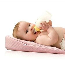 Usado, Almohada anti-escupir para bebé recién nacido almohada de leche extraíble y antidesbordamiento. segunda mano  Embacar hacia Mexico