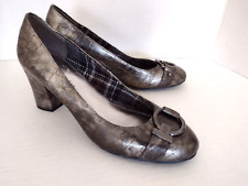 Usado, Zapatos de salón Anne Klein Fielding de cuero sintético en relieve talla 7 tacones retro metálicos plateados segunda mano  Embacar hacia Argentina