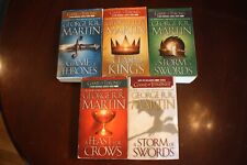 JUEGO DE TRONOS UNA CANCIÓN DE FUEGO Y HIELO JUEGO COMPLETO DE BOLSILLO DE 5 LIBROS R.R. MARTIN segunda mano  Embacar hacia Argentina