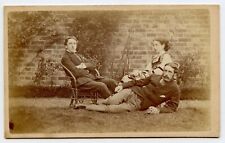 Mujer joven y De hombre al aire libre duchie, Harbert y Percy, 1874 Vintage Foto CDV segunda mano  Embacar hacia Argentina