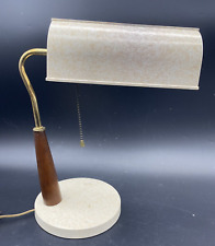 Lámpara de escritorio de banquero moderna de mediados de siglo de melamina lámpara de cadena de extracción de madera segunda mano  Embacar hacia Argentina