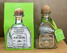 Botella vacía de tequila plateada Patron 1,75 L con caja de corcho y cinta verde segunda mano  Embacar hacia Argentina