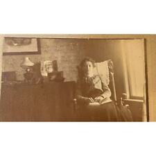 Foto antigua vintage, mecedora mujer leyendo un libro segunda mano  Embacar hacia Argentina