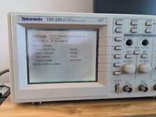 Usado, Osciloscopio digital Tektronix TDS 220 100 MHz TDS220 segunda mano  Embacar hacia Argentina