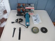 Amoladora eléctrica con cable de disco MAKITA N9514B 4" con caja original llaves manuales, usado segunda mano  Embacar hacia Mexico